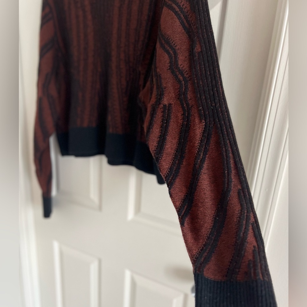 Nike yoga sweater. Cropped. EUC. Size Medium. - Picture 2 of 12